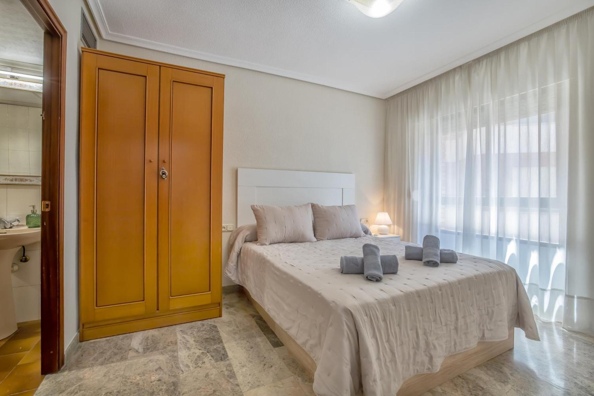 R & T Cordoba Center Apartamentos - Parking Bagian luar foto