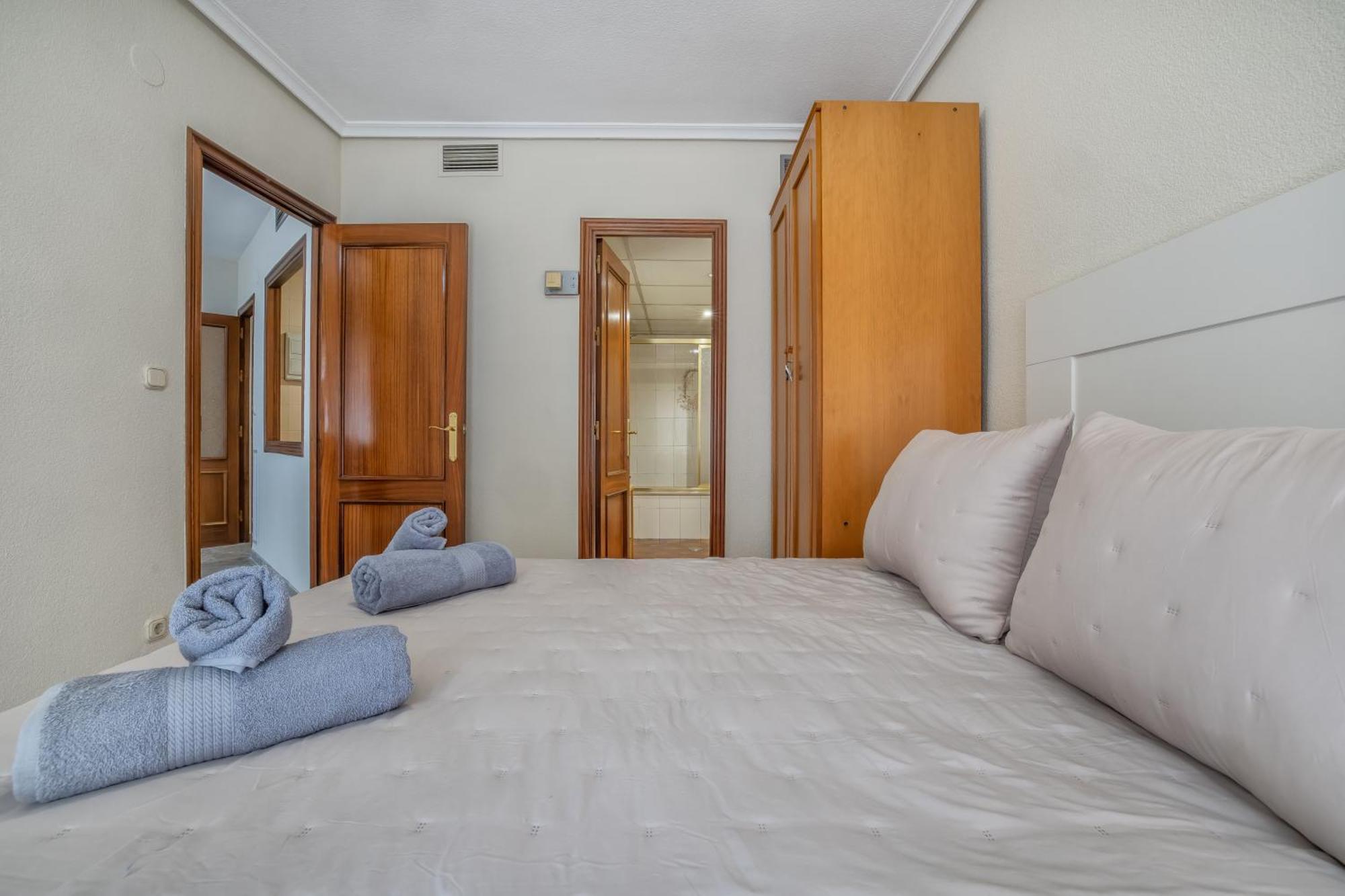 R & T Cordoba Center Apartamentos - Parking Bagian luar foto